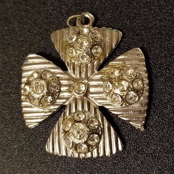 Jewelry - Large silver pendant with jewels